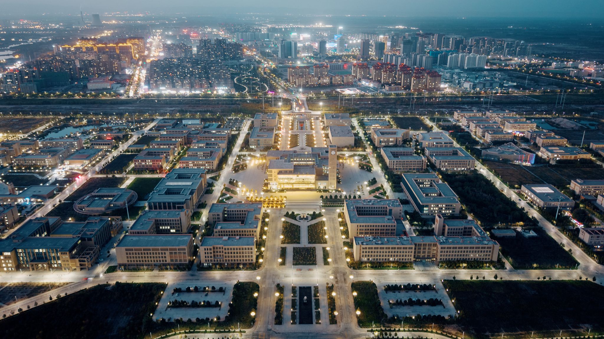 新泉校区北门全景